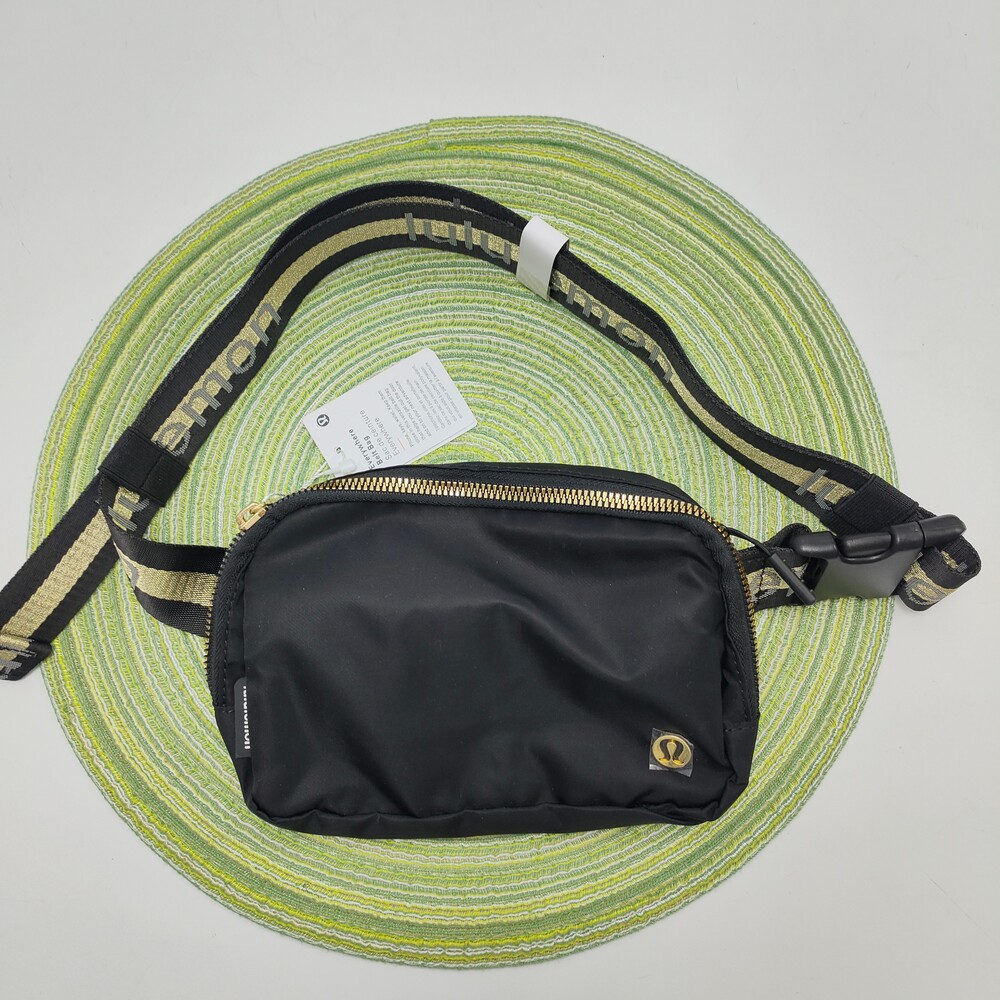 Lululemon Everywhere Crossbody Belt Bag Wordmark Black/Gold